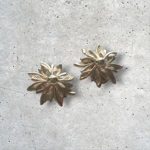 Vintage Sarah Coventry Gold Flower Clip-on Earrings